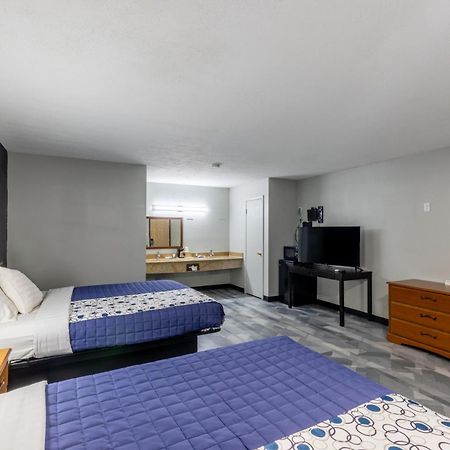 Freer Executive Inn And Studios 외부 사진