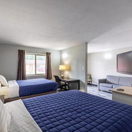 Freer Executive Inn And Studios 외부 사진