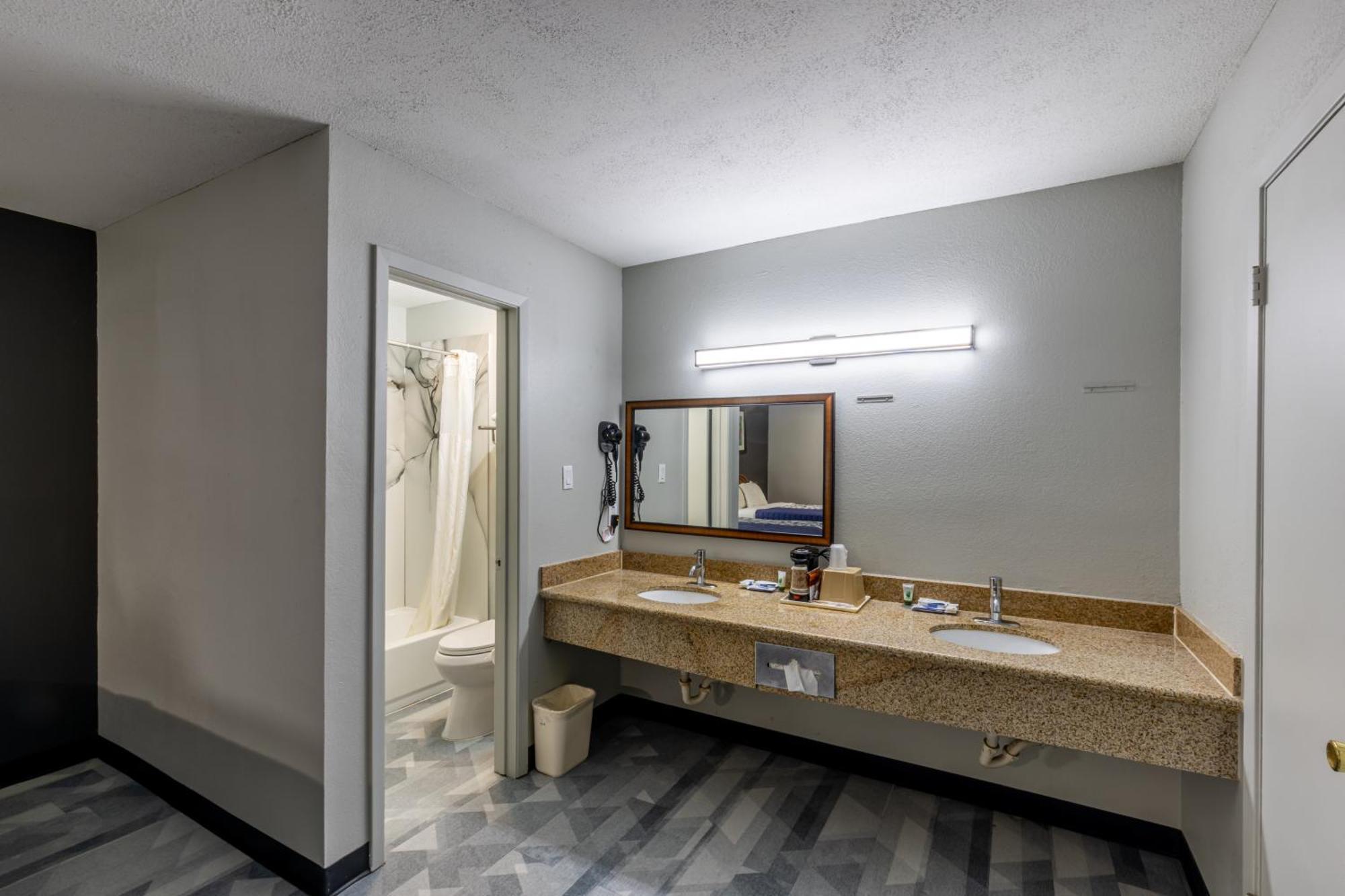 Freer Executive Inn And Studios 외부 사진
