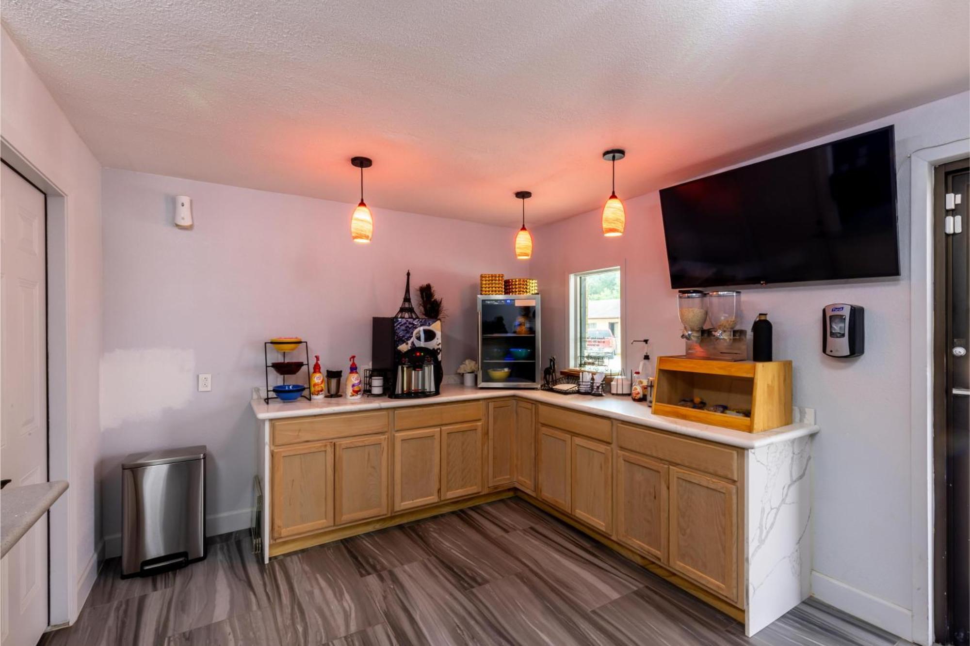 Freer Executive Inn And Studios 외부 사진