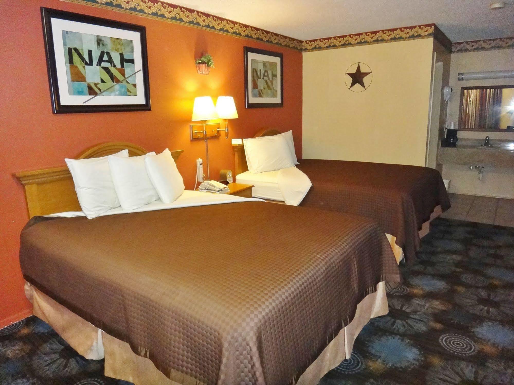 Freer Executive Inn And Studios 외부 사진