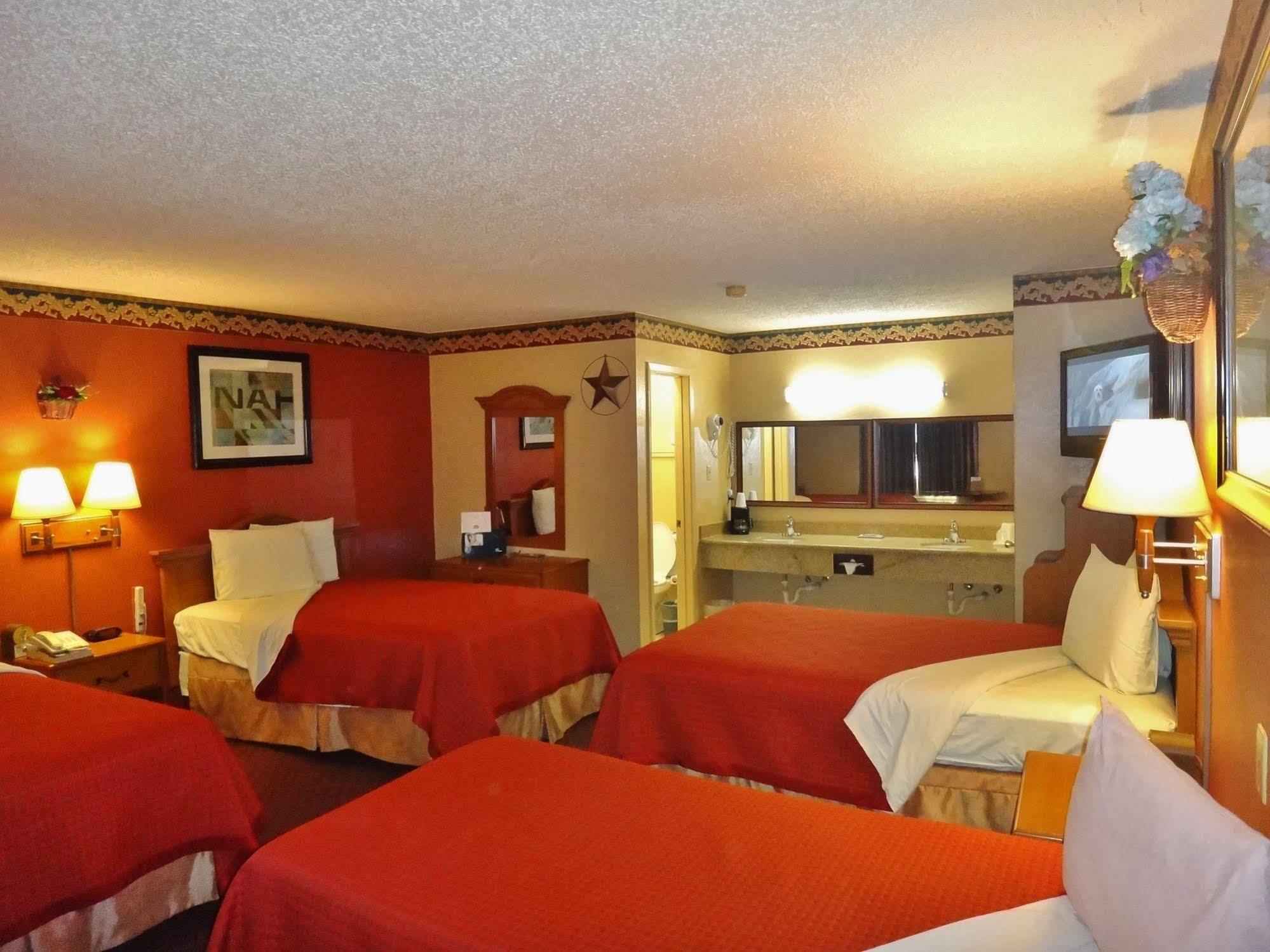 Freer Executive Inn And Studios 외부 사진